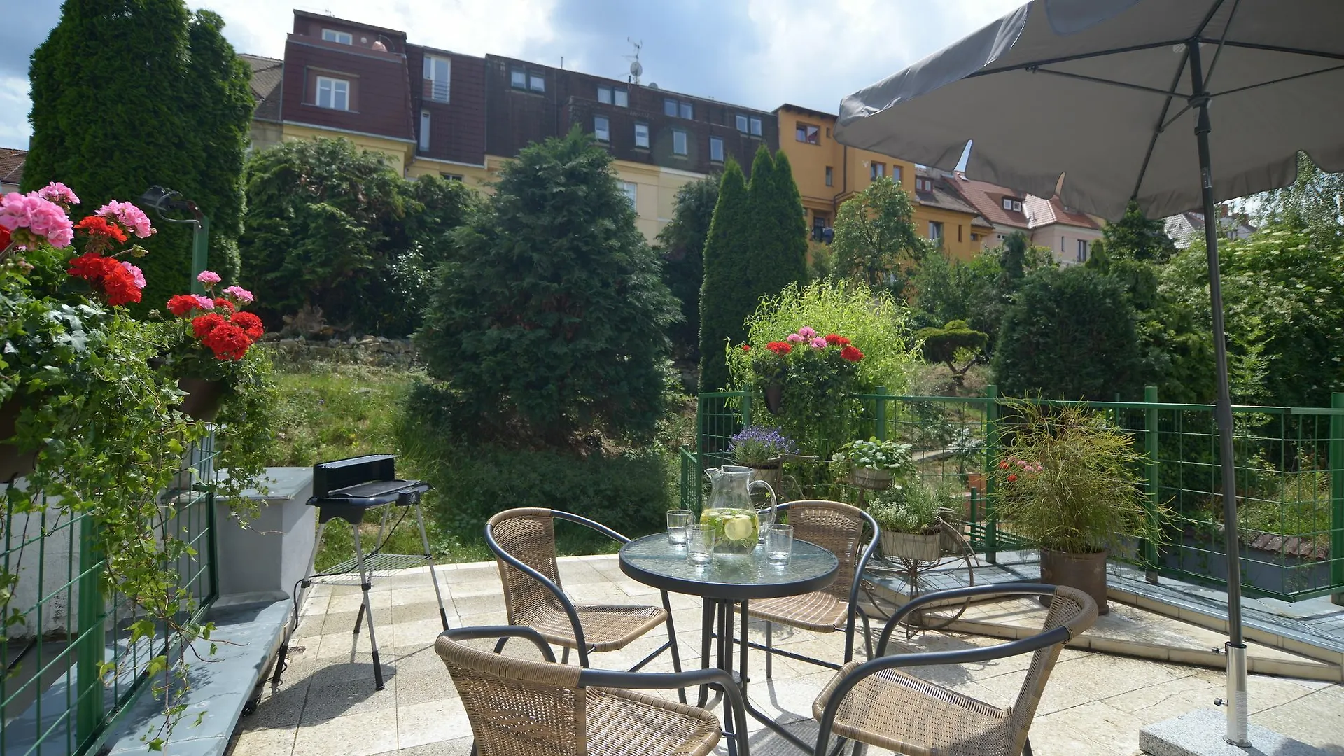 2 Bedroom Home Close To Prague Castle
